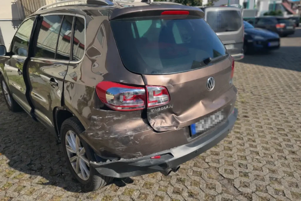 Heckschaden an einem Pkw nach Verkehrsunfall in Bietigheim-Bissingen